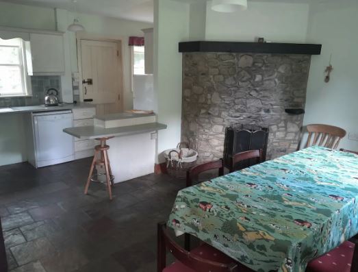 Yellow-Star-Cottage-kitchen